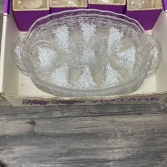 Vintage ANCHOR HOCKING Early American Prescut 8 Piece Snack Set Orig. Box EUC - Picture 8 of 14